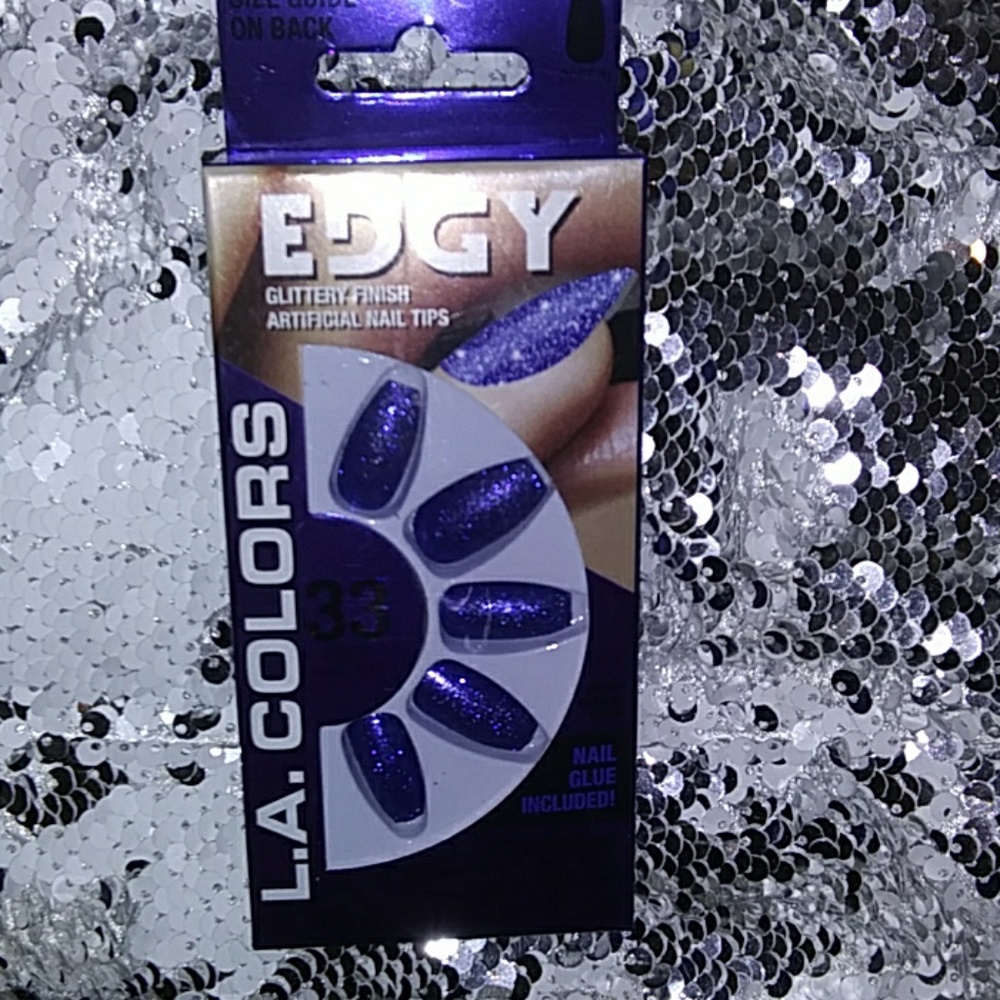 💅 NWT glittery artificial nail tips 💅 blue